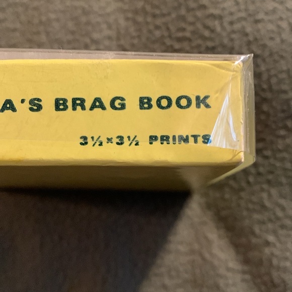 Vintage C.R. Gibson’s Grandma’s Brag Book in original box. Approx 4.5” x 4”. - Picture 3 of 12